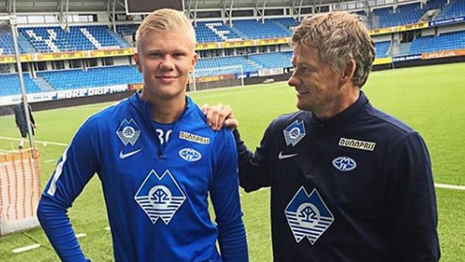 边锋内收